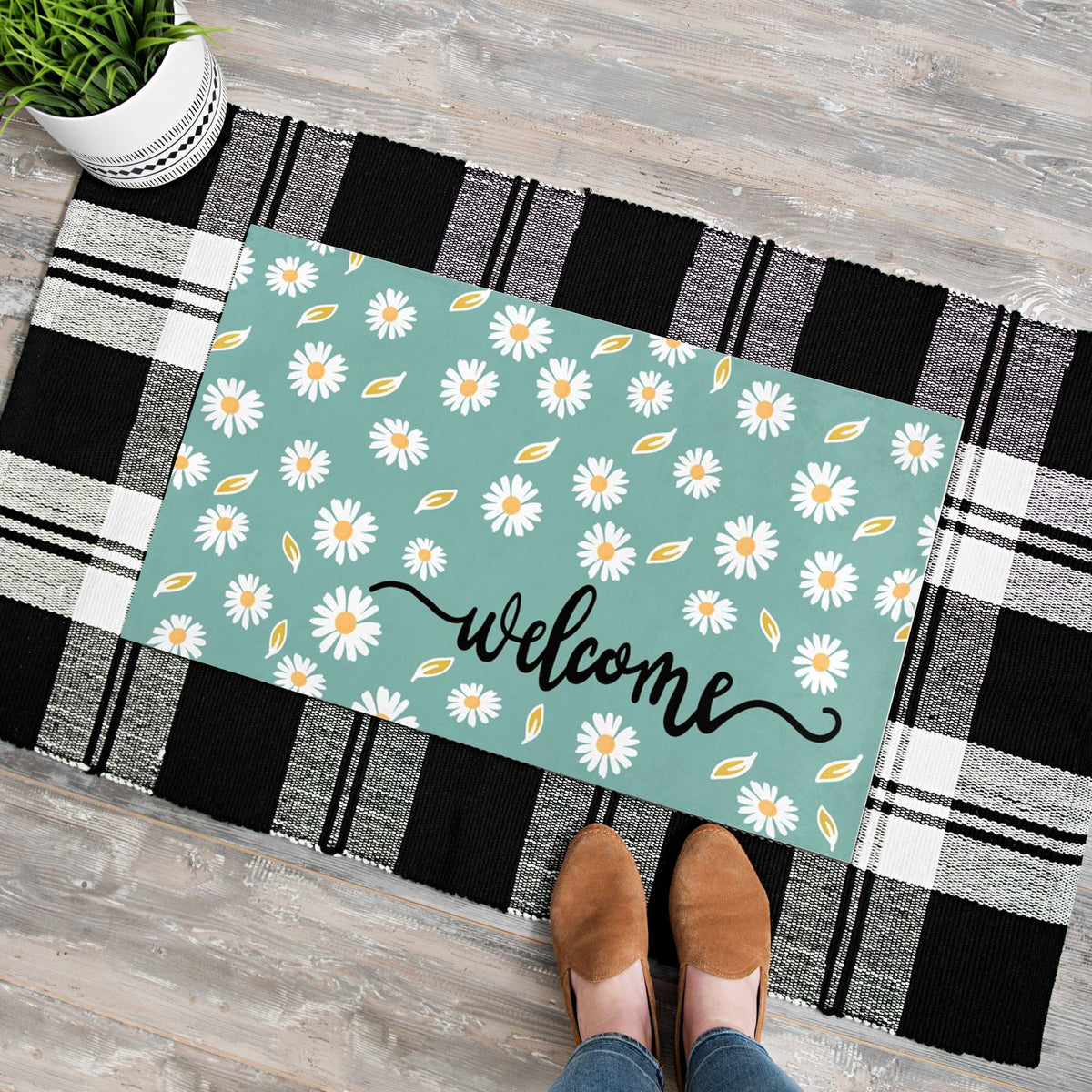 Xinglunla non-slip bottom keeps the mat secure on floors.