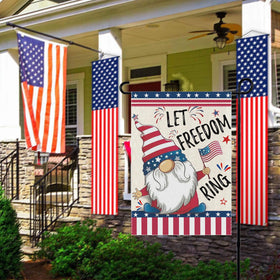 XMRCARRY burlap garden flag with USA pattern, built to withstand outdoor conditions.