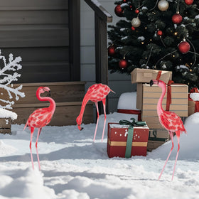 XONOR Flamingo statue close-up, red-pink finish adds real charm to any space.
