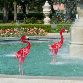 XONOR flamingos brighten indoor spaces with metallic charm.