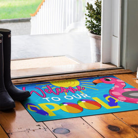 Xsinufn easy-clean door mat rinses clean after outdoor use.