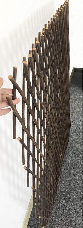 Xumy willow fence rivet connections create durable, adjustable framing.