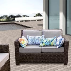 XXPILOS weather-resistant fabric withstands sun and rain