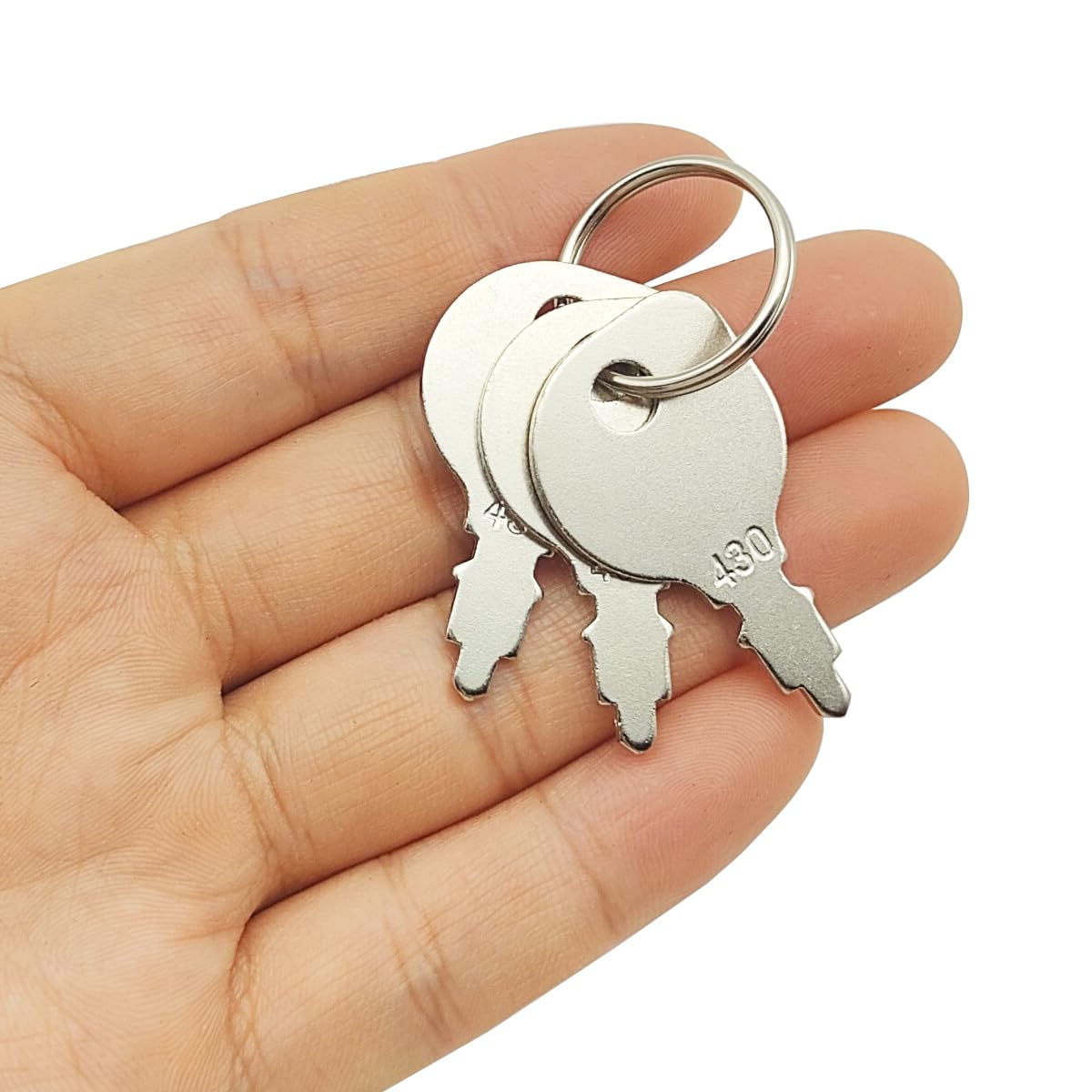 XYQMLY durable metal ignition keys resist rust and deformation.