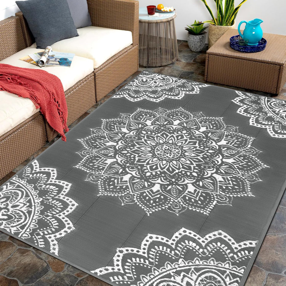 Yamaziot waterproof outdoor rug with grey reversible straw texture for patios.
