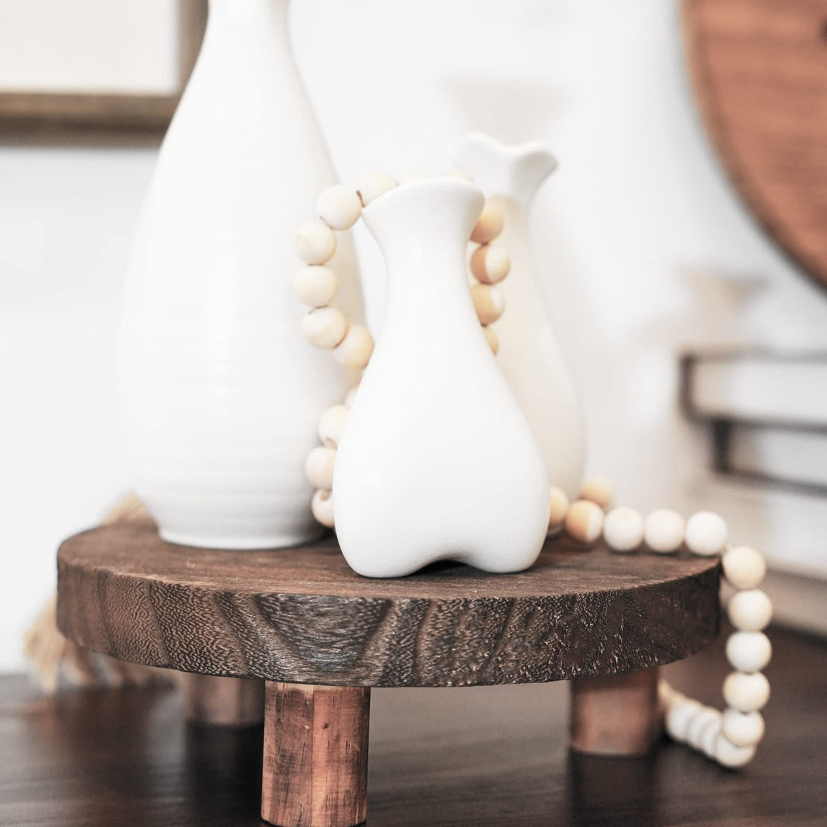 Yangbaga flower pot stand keeps pots steady on tables and shelves.
