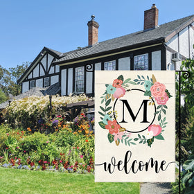 YeeCASE floral motif flag welcomes guests with cheerful garden flair