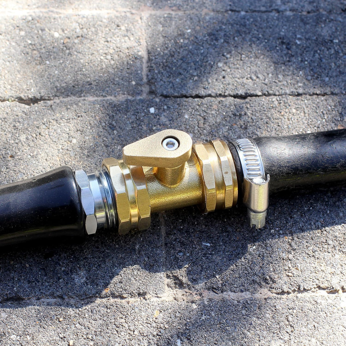 YELUN four-pack brass shut-off valves for versatile hose configurations.