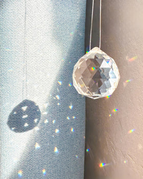 YEOAUM Chandelier Crystal Suncatcher 20mm enhances elegant prismatic glow.