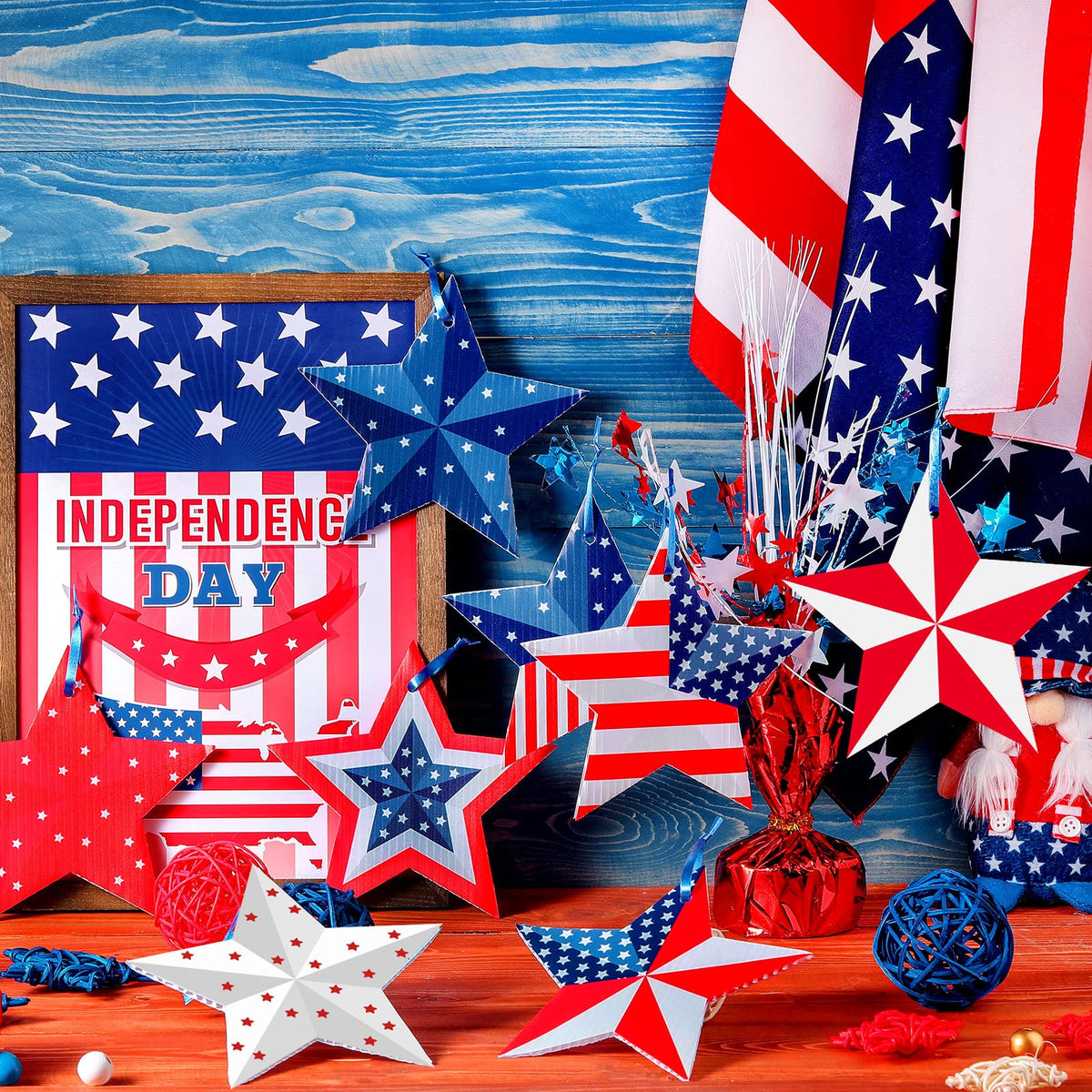 Yerliker compact 5.9-inch diameter star signs add festive accents to any yard