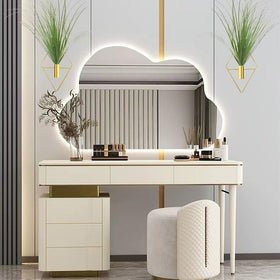 Yesky gold diamond wall planter complements offices with stylish greenery.
