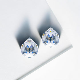 Yesland crystal prism balls for Christmas tree decorations with rainbow light.