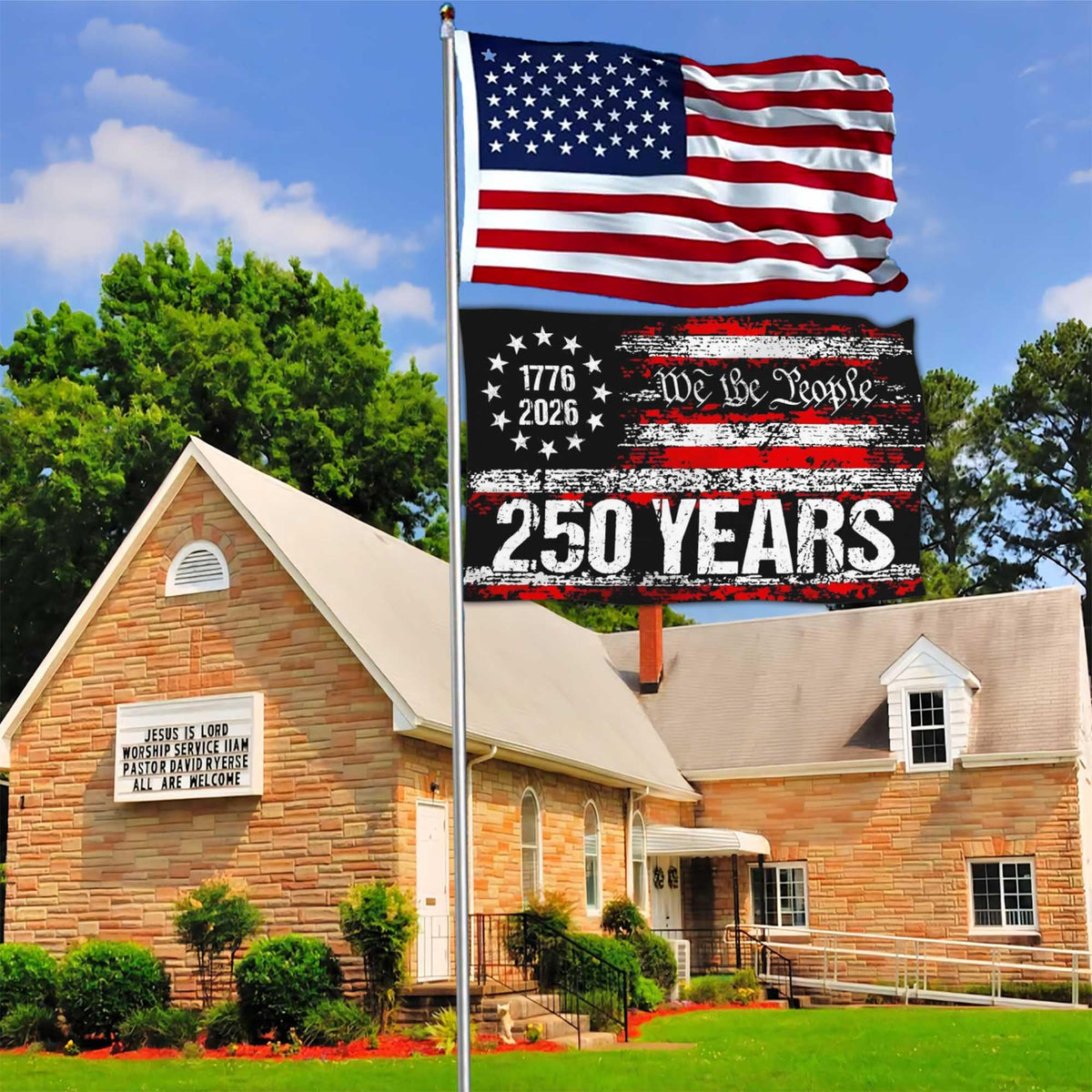 Yesuavt weather-resistant polyester flag resists fading in sun-exposed yards.