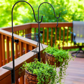Yetene garden decor hanger blends modern style with practical hanging power.