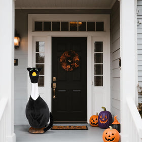 Yeyeplum yard scene transforms your porch into a memorable Halloween display.
