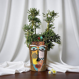 Yhupl Picasso face pot on desk adds artistic ambience to workspace