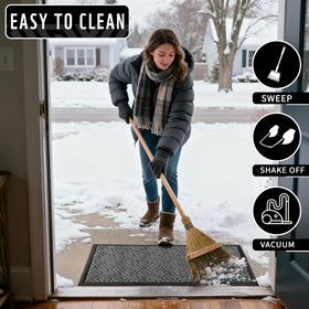 Yimobra doormat is easy to clean with vacuum or hose.