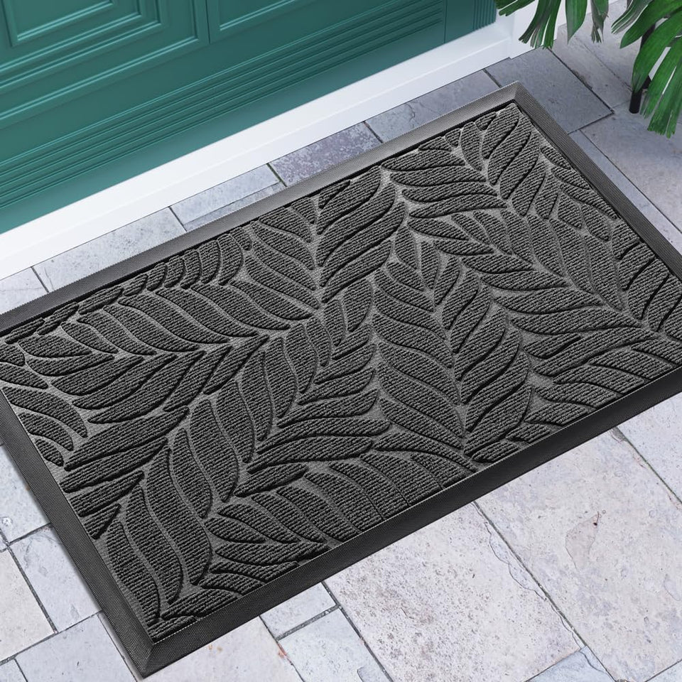 Yimobra front door mat shows a leaf-pattern groove to trap mud and dust.