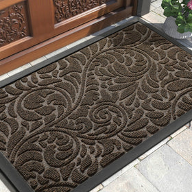 Yimobra large door mat at the front door, brown finish helps trap dirt and moisture.