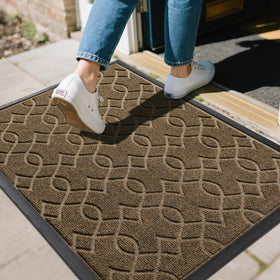 Yimobra outdoor doormat with heart striped grooves capturing dirt at the entry