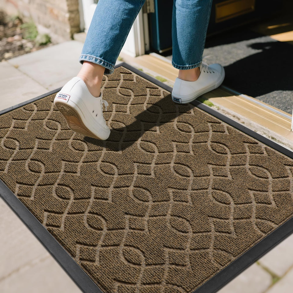 Yimobra outdoor doormat with heart striped grooves capturing dirt at the entry