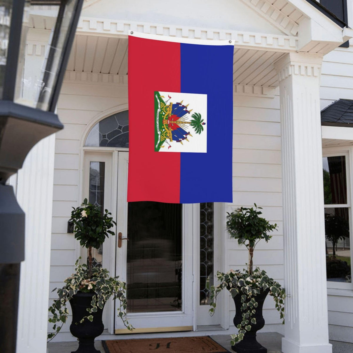 YINGFAN Haiti flag showing brass grommets for easy installation.