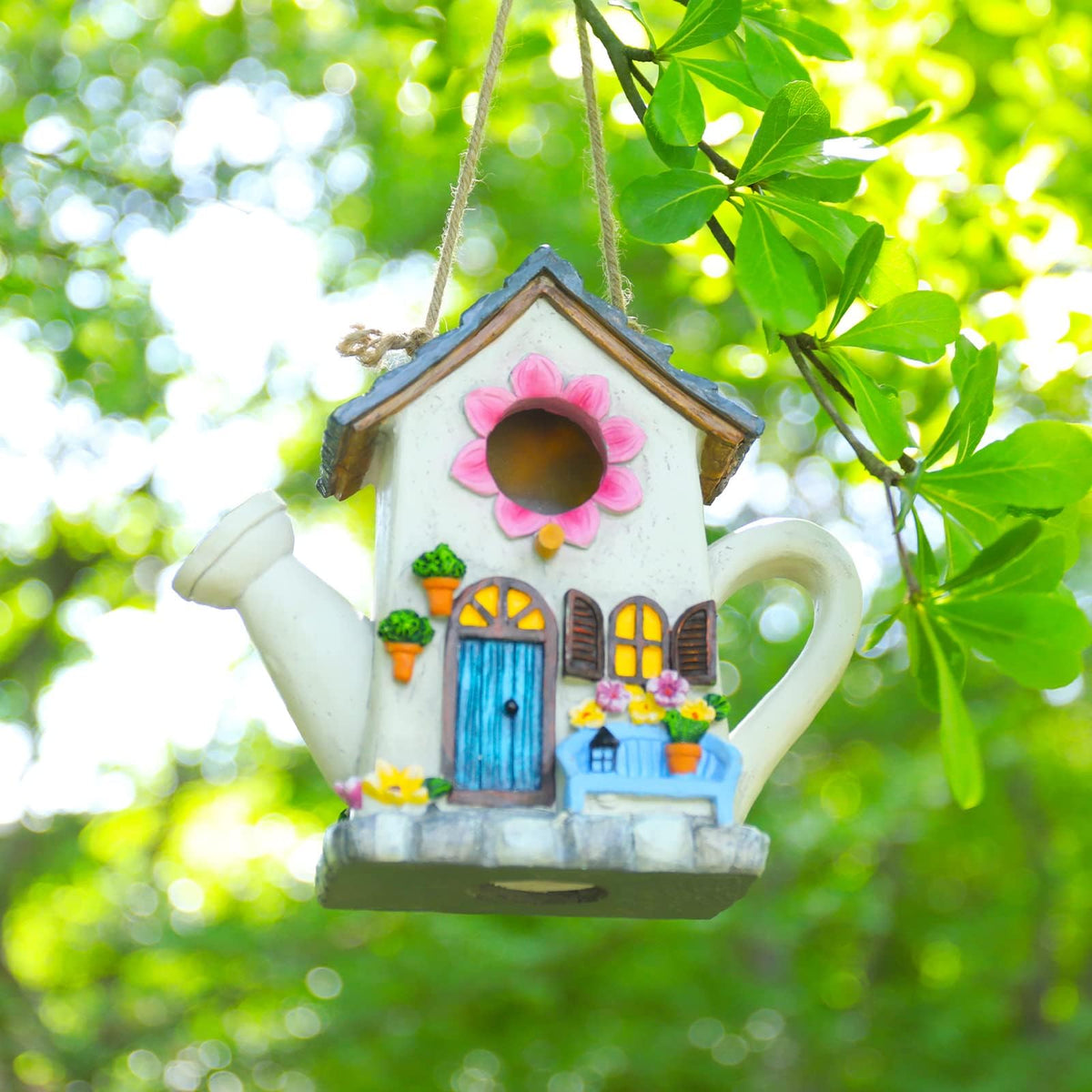 Yinns Bird House entrance hole protects small birds