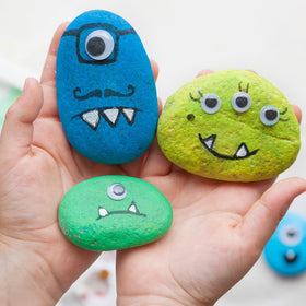 YISZM adults-relax art stones offer mindful painting sessions.