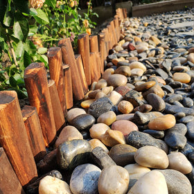 YISZM decorative pebbles for DIY projects and relaxing massage setups.