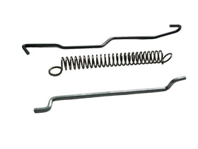 YiYuanG replacement throttle spring 32698 close-up for smooth engine throttle control.