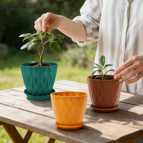 YNNICO modern minimalist planter design complements desks and windowsills.