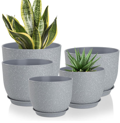 YNNICO plant pot with deep reservoir supports plant care while you travel