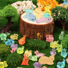 Yonseng detailed mini figurines for dollhouse scenery and displays