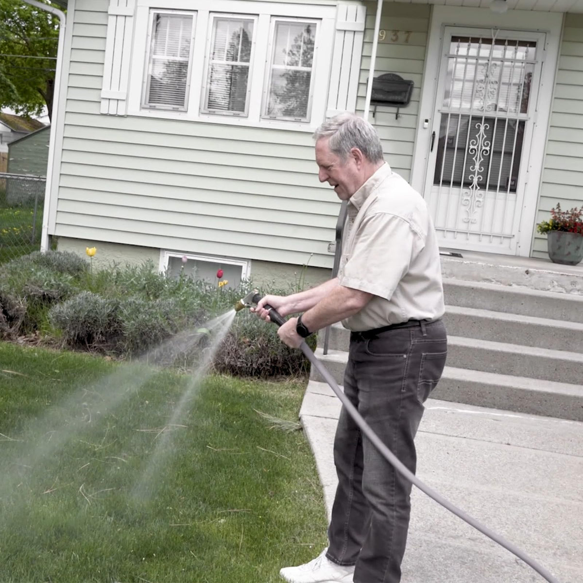 YOTOO hose 150psi rating image conveys robust pressure handling for vigorous cleaning and irrigation.