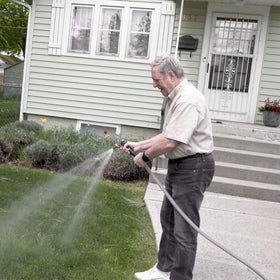 YOTOO hose 150psi rating image conveys robust pressure handling for vigorous cleaning and irrigation.