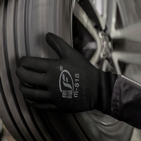YOUKE OLA oil and water resistant gloves resist stains and slippage.