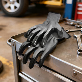 YOUKE OLA versatile gardening gloves enhance grip and protection.
