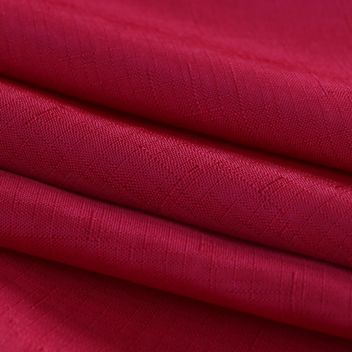 YoungSeahome red outdoor tablecloth brightening deck dining scenes.