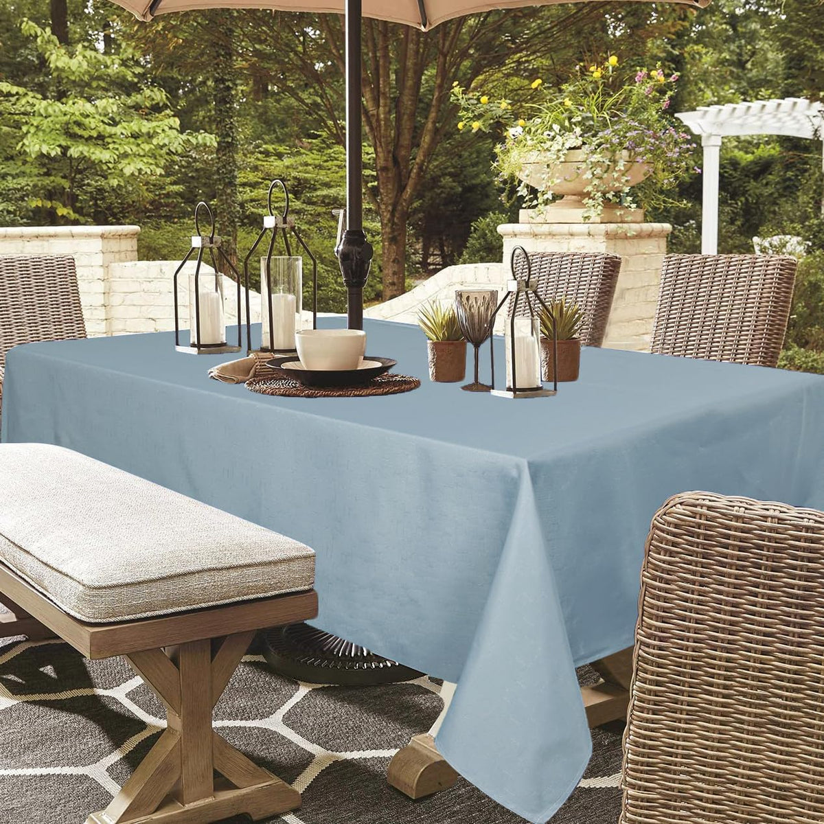 Youngseahome zippered setup enables quick removal after meals.