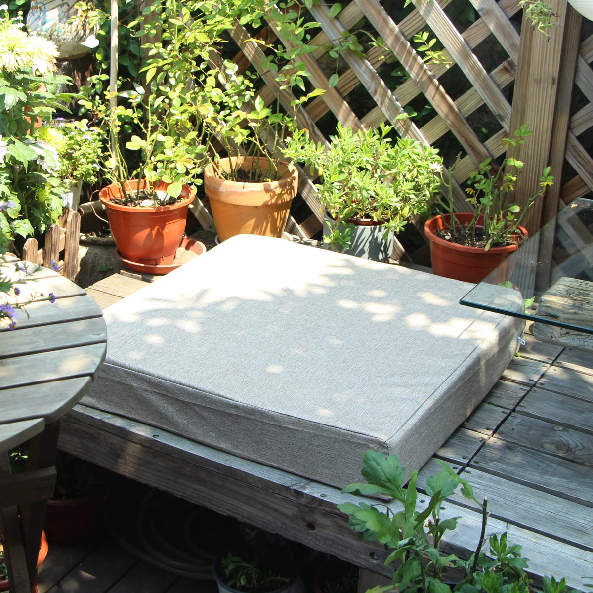 Youngseahome waterproof coating protects foam from moisture and spills on porches.