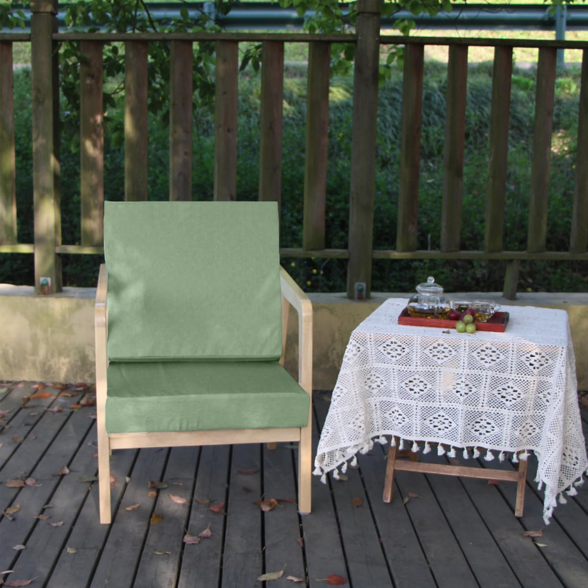 Youngseahome water-repellent cushion cover keeps cushions drier and easier to clean.