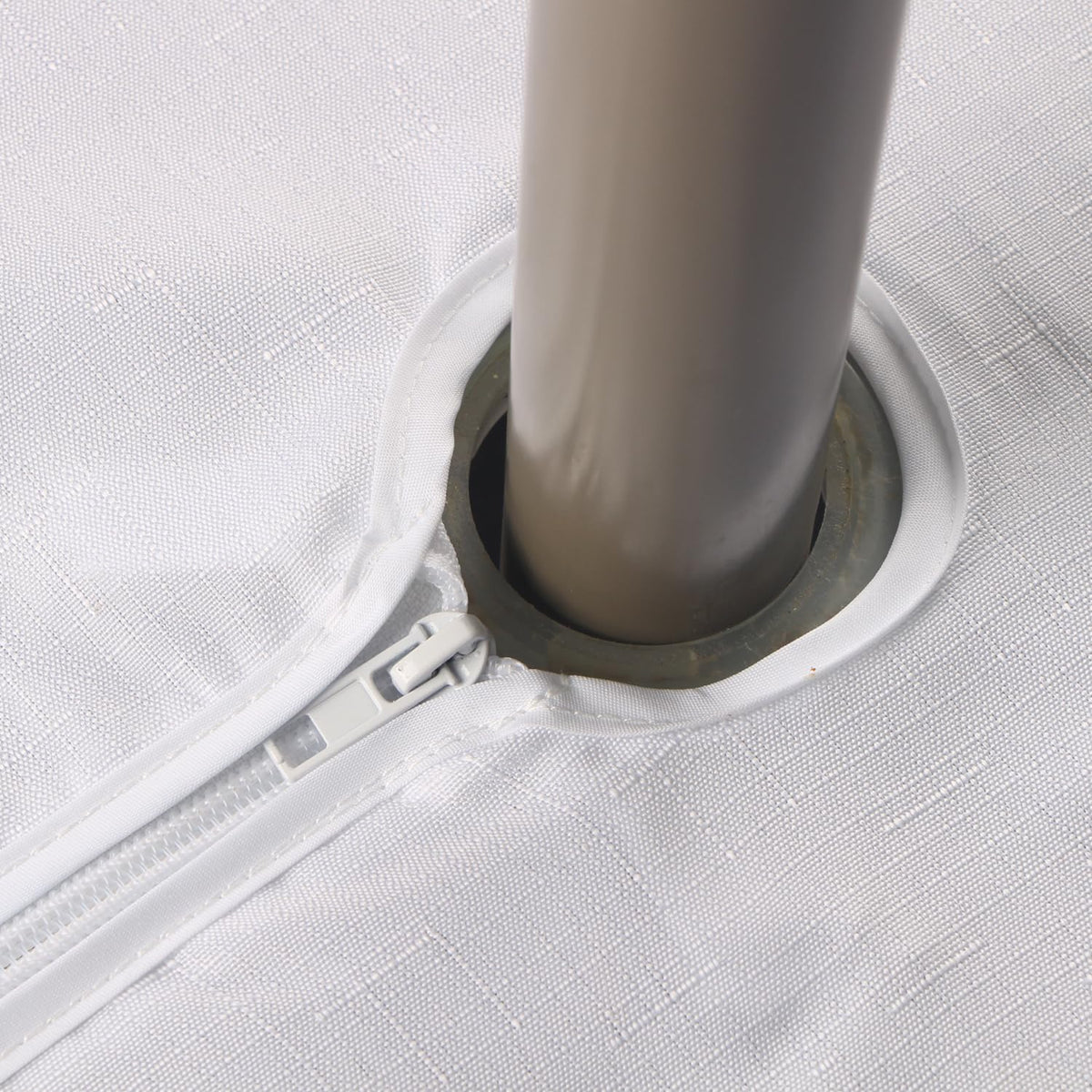 Youngseahome umbrella-hole zipper enables quick setup on any deck.