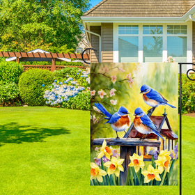 YOWANYES burlap garden flag showcases double sided clarity for easy viewing from any angle.