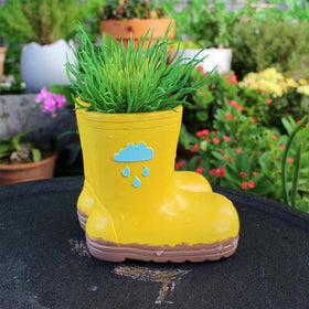 YOYLMAL miniature boot planter holding a small succulent