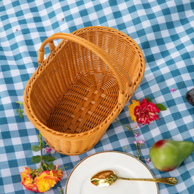 YRMTKIHE folding-handle design makes transport effortless during picnics.