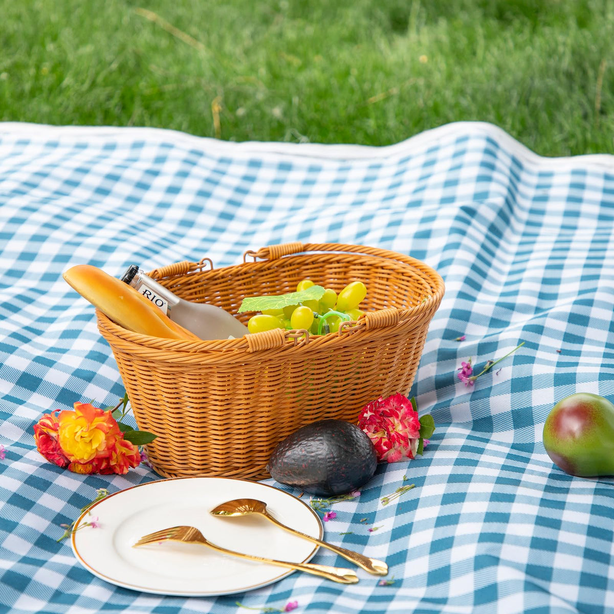 YRMTKIHE garden harvest basket open top ideal for quick fruit and vegetable gathering.