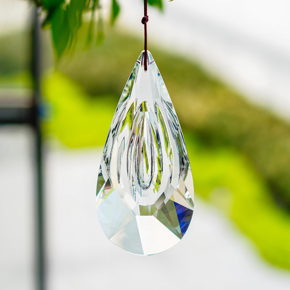Yu Feng indoor-outdoor crystal ornament suits living spaces and outdoors.