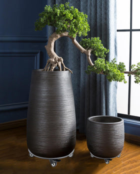 YUjieSTC round-pot stand with locking casters keeps plants secure indoors.