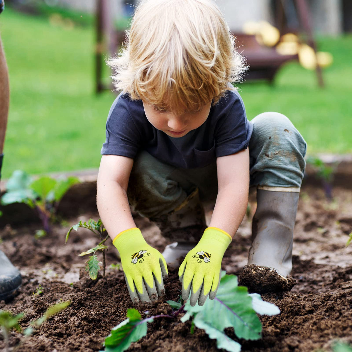 Non-slip rubber coating delivers grip on wet soil and muddy surfaces