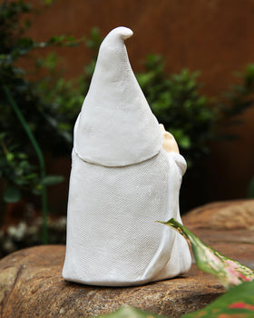 YYDGZG 5.9 inch yard sculpture fits compact spaces.